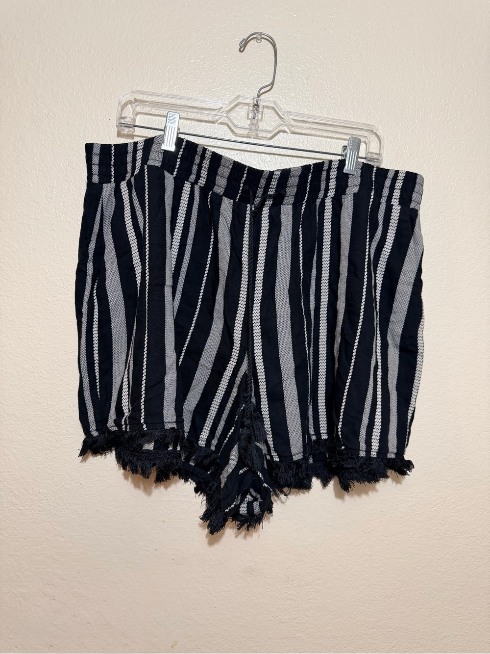 Lane Bryant Striped Fringe Hem Women's Shorts - Black & Gray Size 18/20